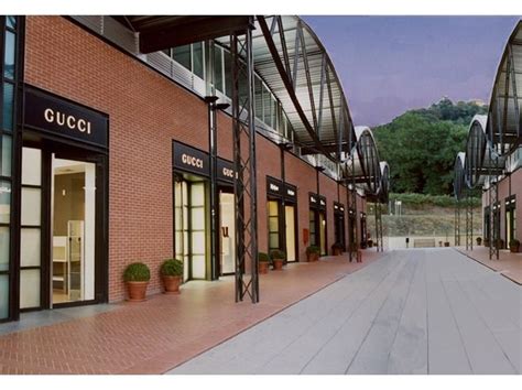 gucci outlet prices florence|gucci outlet in rome.